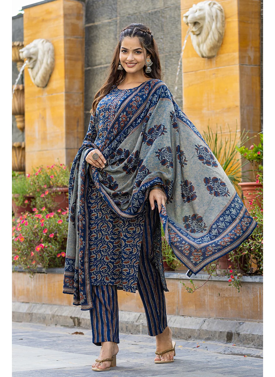 زيري سوق Blue Viscose Rayon Floral Embroidered Straight Suit Set