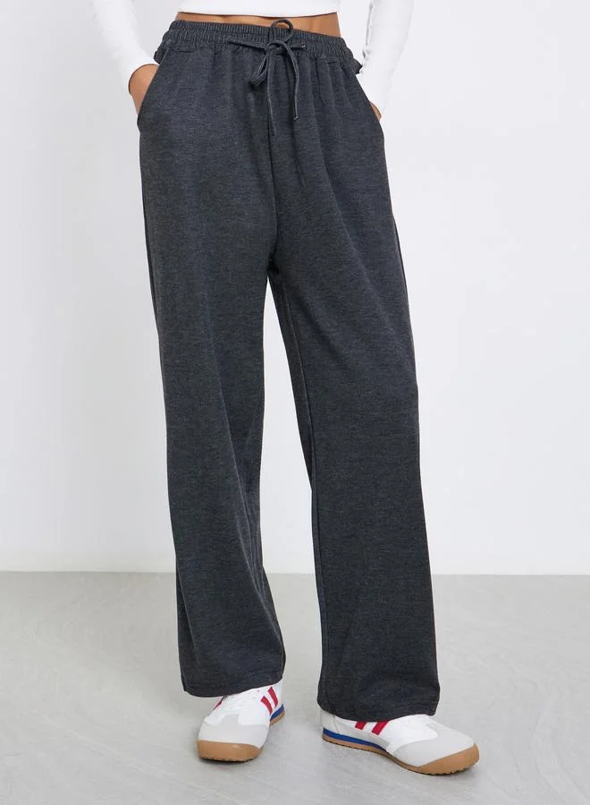 ستايلي بنطال جوغر واسع سادة برباط