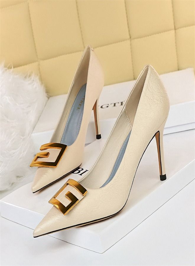 BIGTREE كعب عالي بمشبك معدني مربع مدبب 8.5 سم بيج