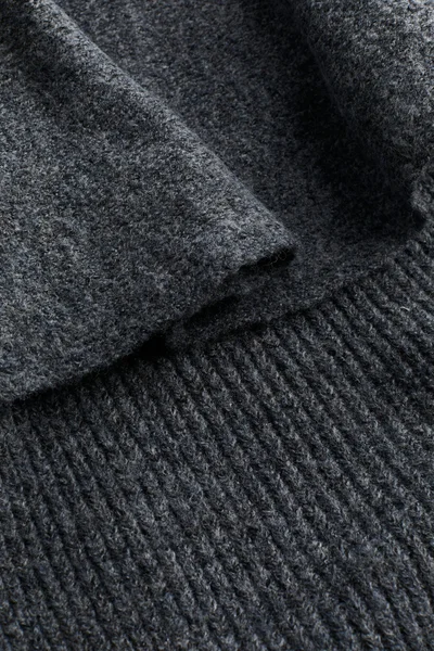 اتش اند ام Flounced Off-The-Shoulder Jumper