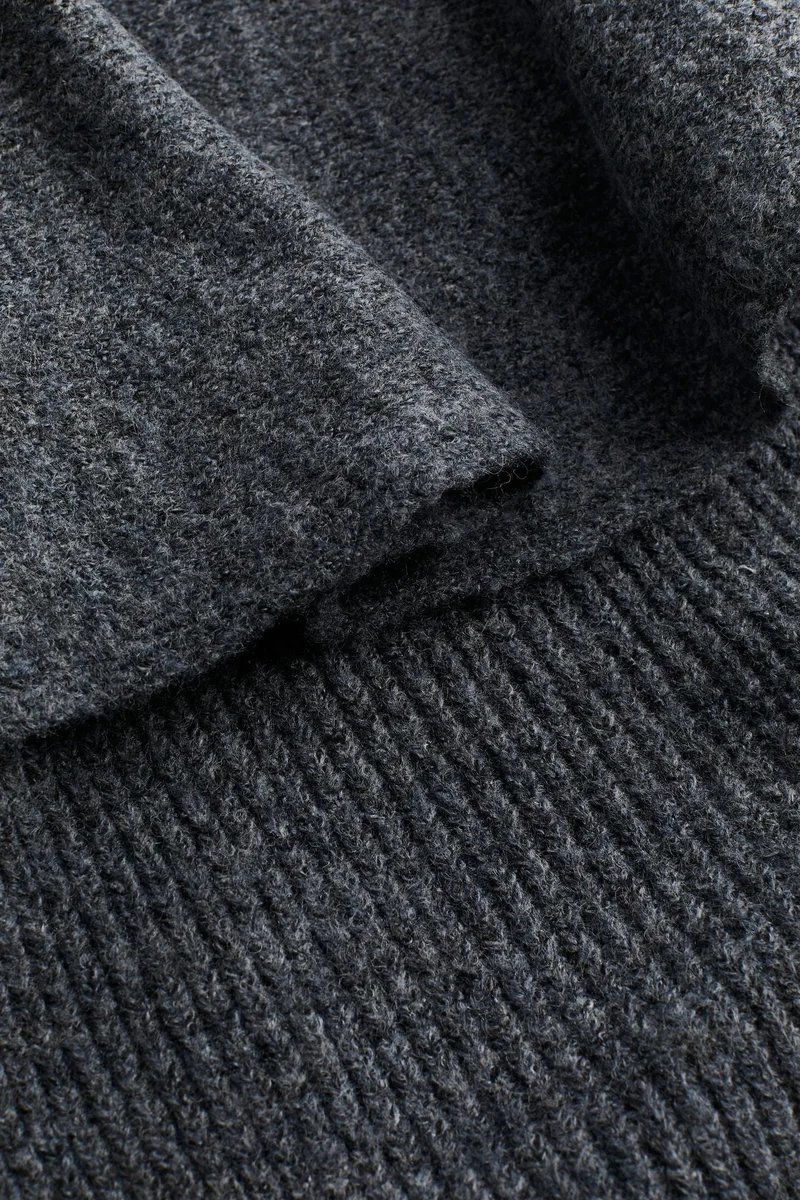 اتش اند ام Flounced Off-The-Shoulder Jumper
