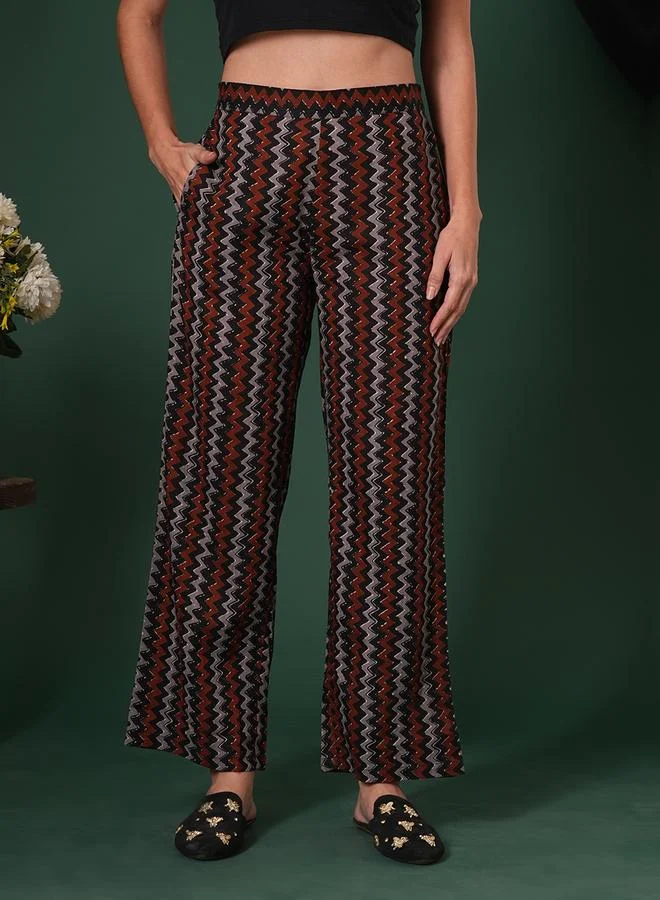 جلو باص بنطال بقصة مستقيمة وطبعة شيفرون