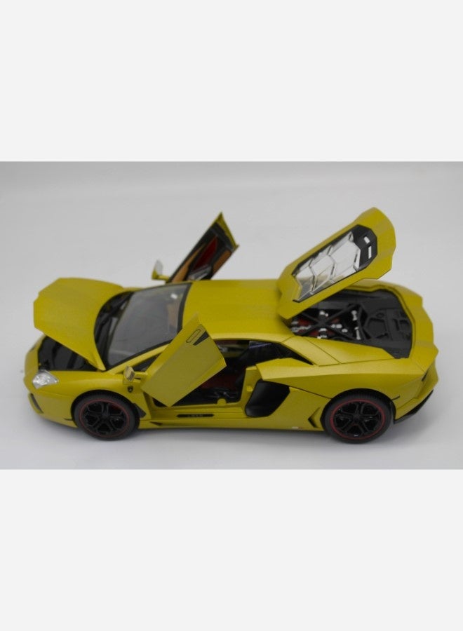 حديقة الألعاب 1:24 لامبورغيني 770-4 دييكاست موديل | سيارة رياضية قابلة للسحب للخلف بأبواب مفتوحة وأضواء وصوت | لعبة مثالية للأولاد والكبار | أصفر - Image 2