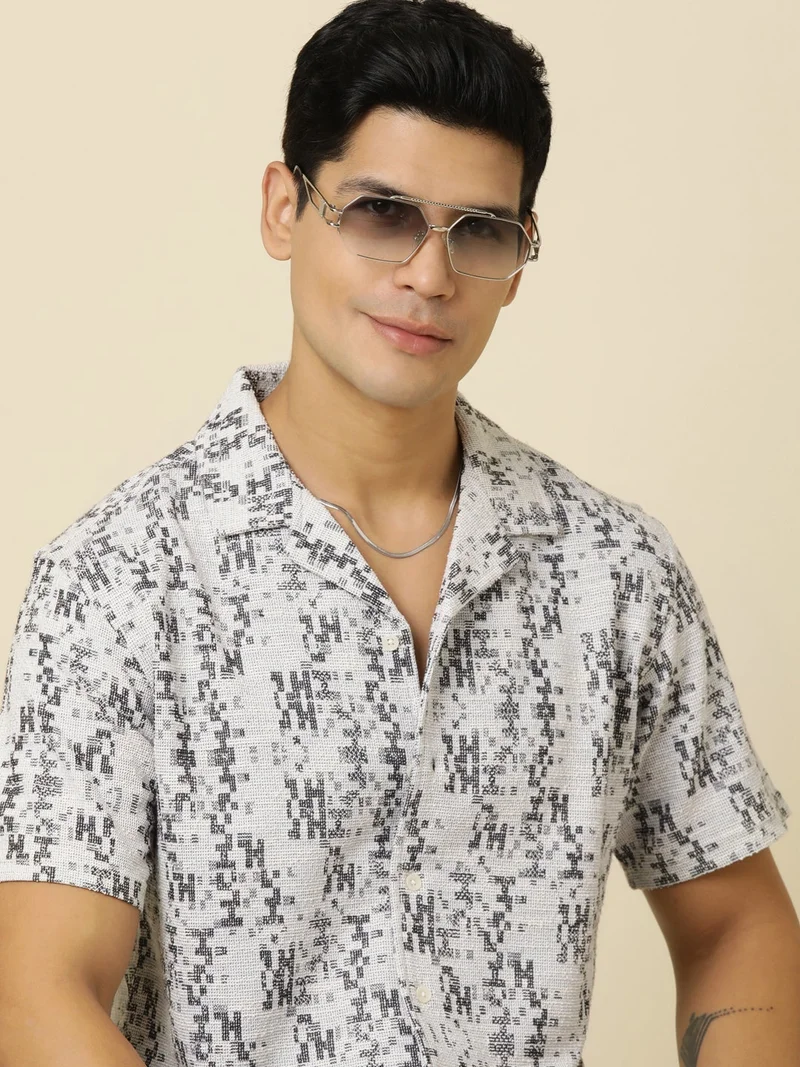 جوفن قميص رجالي أسود مقاس كبير بأكمام نصفية وطبعة كاجوال