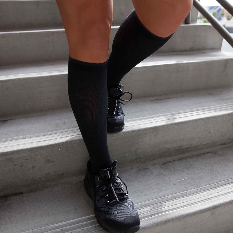 Copper Fit Energy Unisex Easy-On/Easy-Off Knee High Compression Socks - Black - Image 2