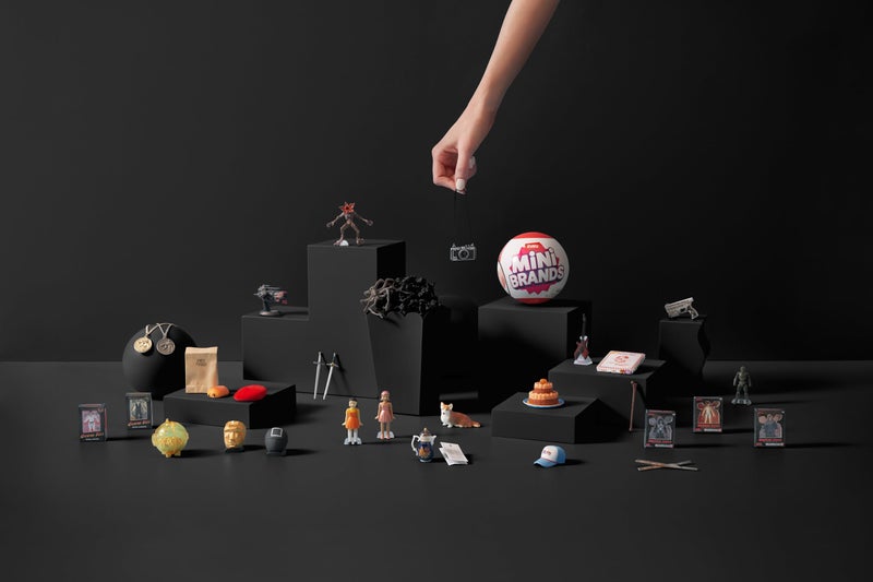 Mini Brands Netflix Capsule by ZURU, Surprise Toy with Collectible Minis, Blind Packaging, Iconic Show Themed Minis - Image 5