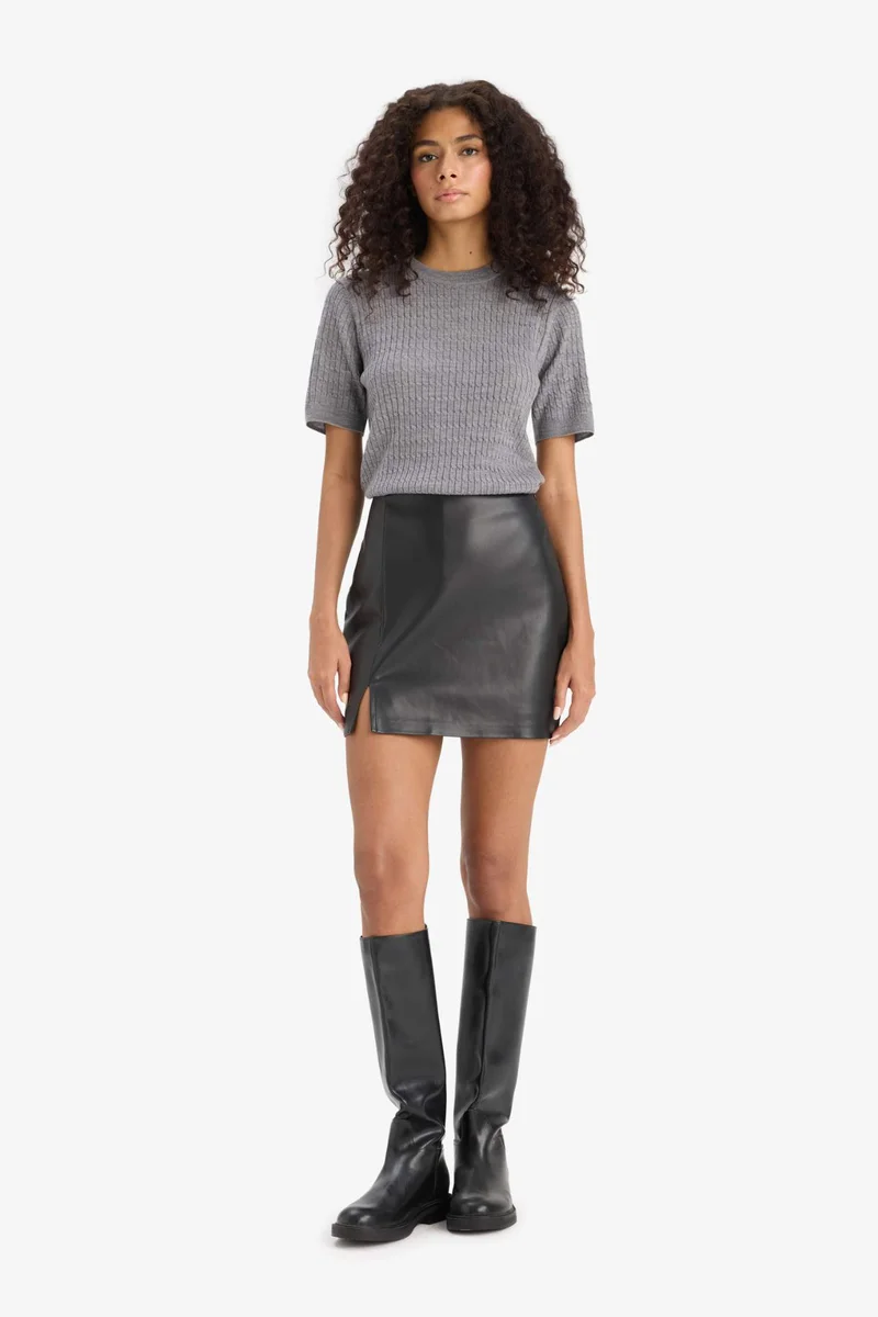 ديفاكتو Regular Fit Crew Neck Short Sleeve Knit Pullover