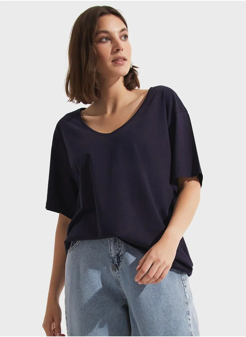 JUNE V-Neck Loose Cut T-Shirt