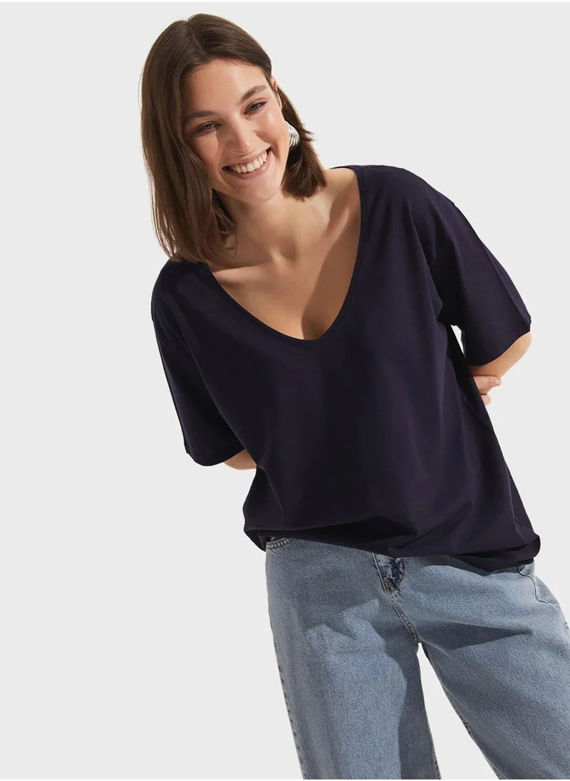 JUNE V-Neck Loose Cut T-Shirt