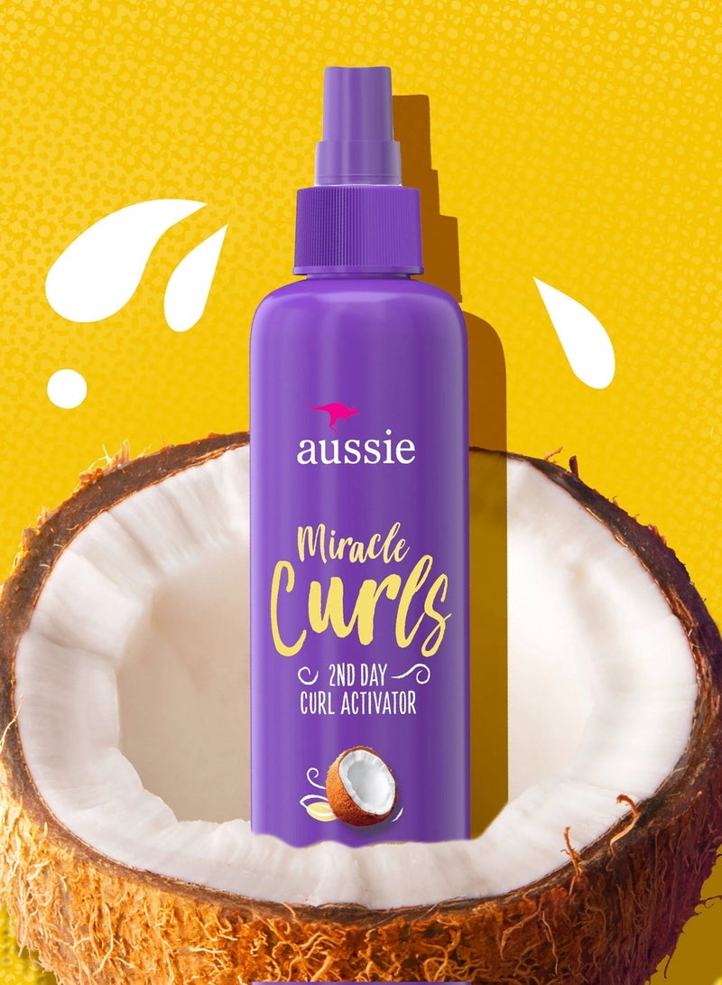 أوسي ميراكل كيرلز - منشط تجعيد الشعر لليوم الثاني - زيت جوز الهند والجوجوبا 251 مل - Image 2