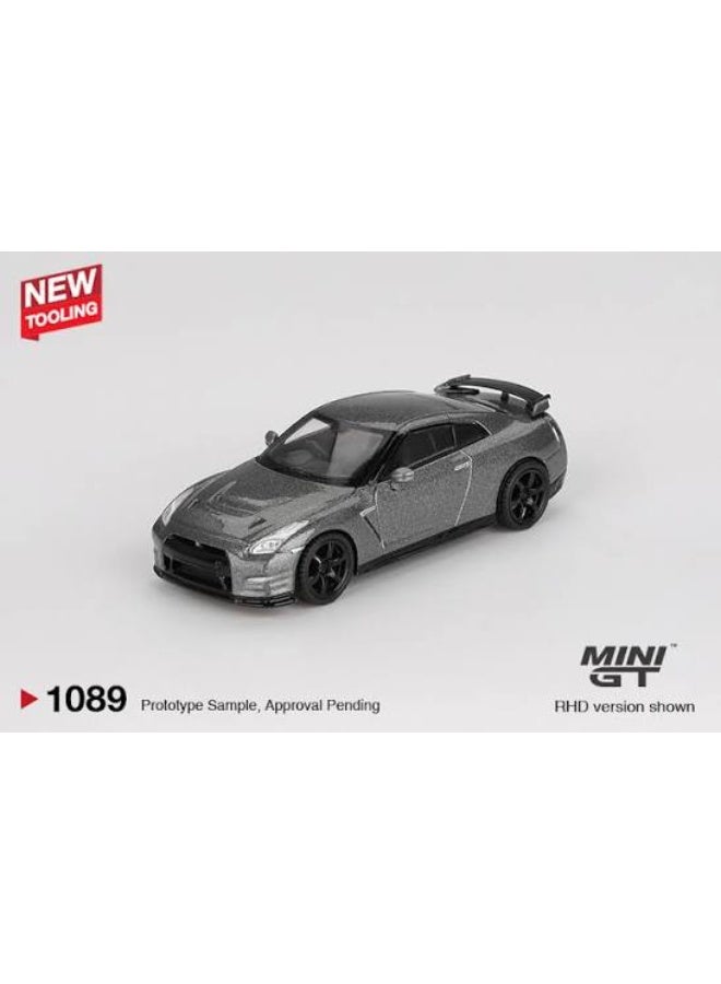 Mini GT Models Mini GT 1:64 2013 Nissan GT-R NISMO R35 CRS الإصدار (رمادي) - نموذج سيارة بمقياس Diecast لهواة التجميع، إصدار صندوقي (MGT01089) - Image 3