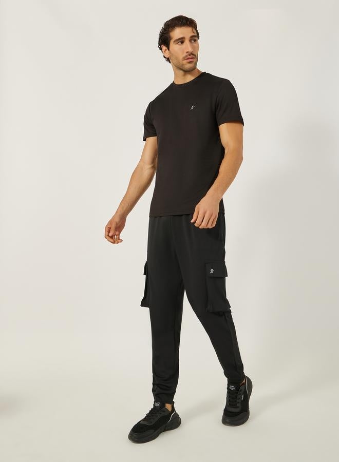 ستايلي اكتيف بنطلون رياضي كارغو بقصة ضيقة ونسيج مطاطي - Image 2