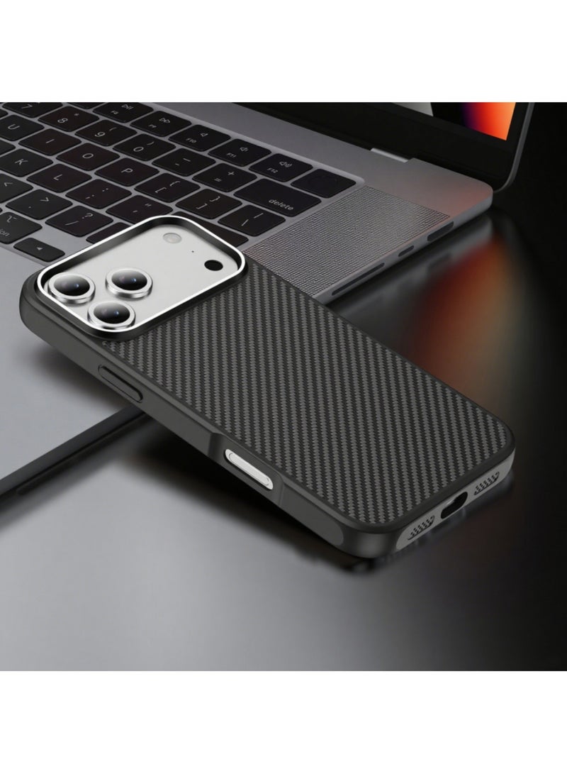 اووكاي جراب لهاتف iPhone 17 Pro Max، متوافق مع MagSafe، جراب رفيع وخفيف الوزن، بتصميم من ألياف الكربون، مع حماية للكاميرا بإطار معدني (أسود). - Image 5