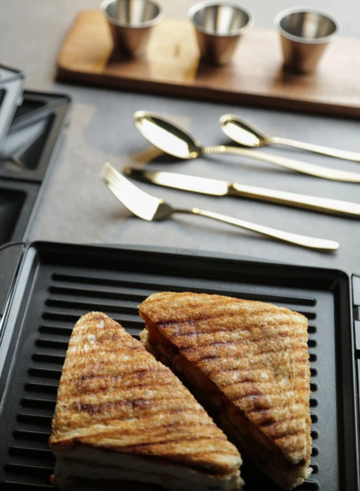 آرشيا Arshia Sandwich Maker Black with 4-Slice Capacity 1200.0 W SM116 أسود/فضي