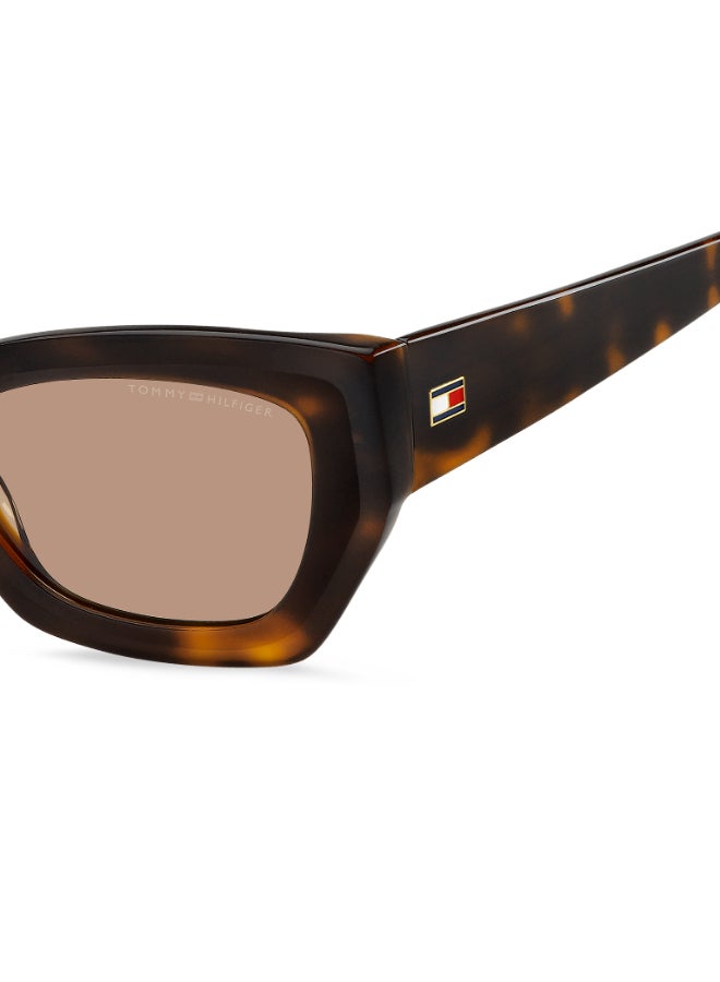 TOMMY HILFIGER إطارات نظارات شمسية من تومي هيلفيغر على شكل عين القط - Image 4