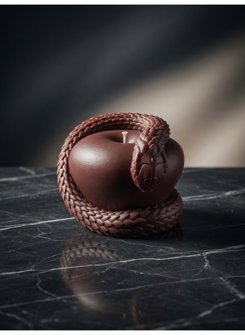 شمعة معطرة فاخرة بتصميم "الفاكهة المحرمة" – شمعة مصبوبة يدوياً بجودة عالية | عطر فواح وفاخر | قطعة ديكور منزلي راقية وهدية استثنائية - Image 3