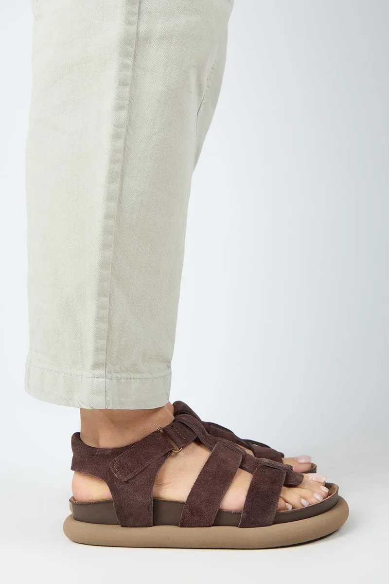 مانجيرو صندل مانيجيرو كابرا النسائي من الجلد الطبيعي، مزود بحزام فيلكرو، لون بني فاتح