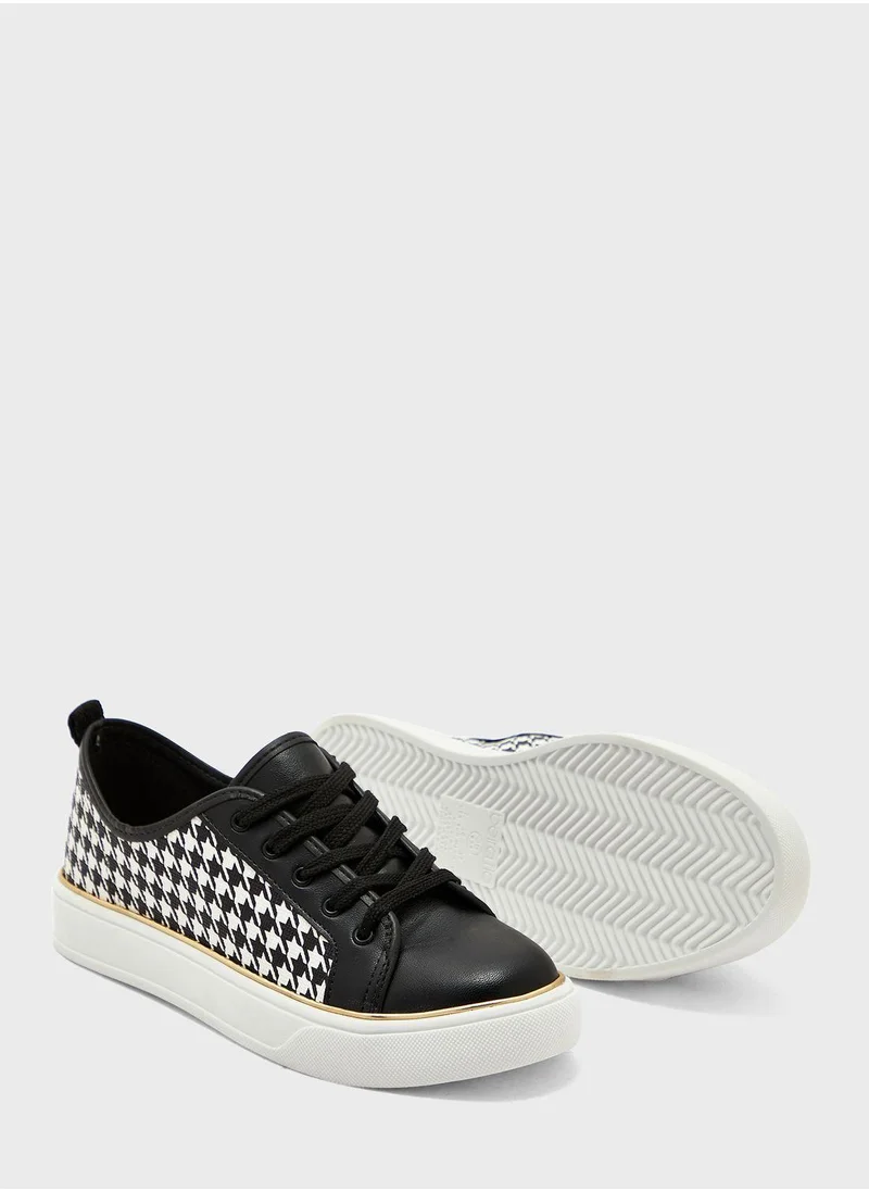 Beira Rio Leia Lace Up Low Top Sneakers