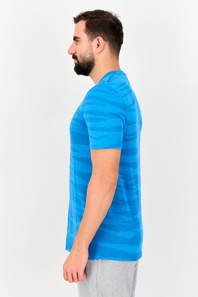 UNDER ARMOUR تي شيرت تدريب قصير الأكمام للرجال، أزرق - Image 2