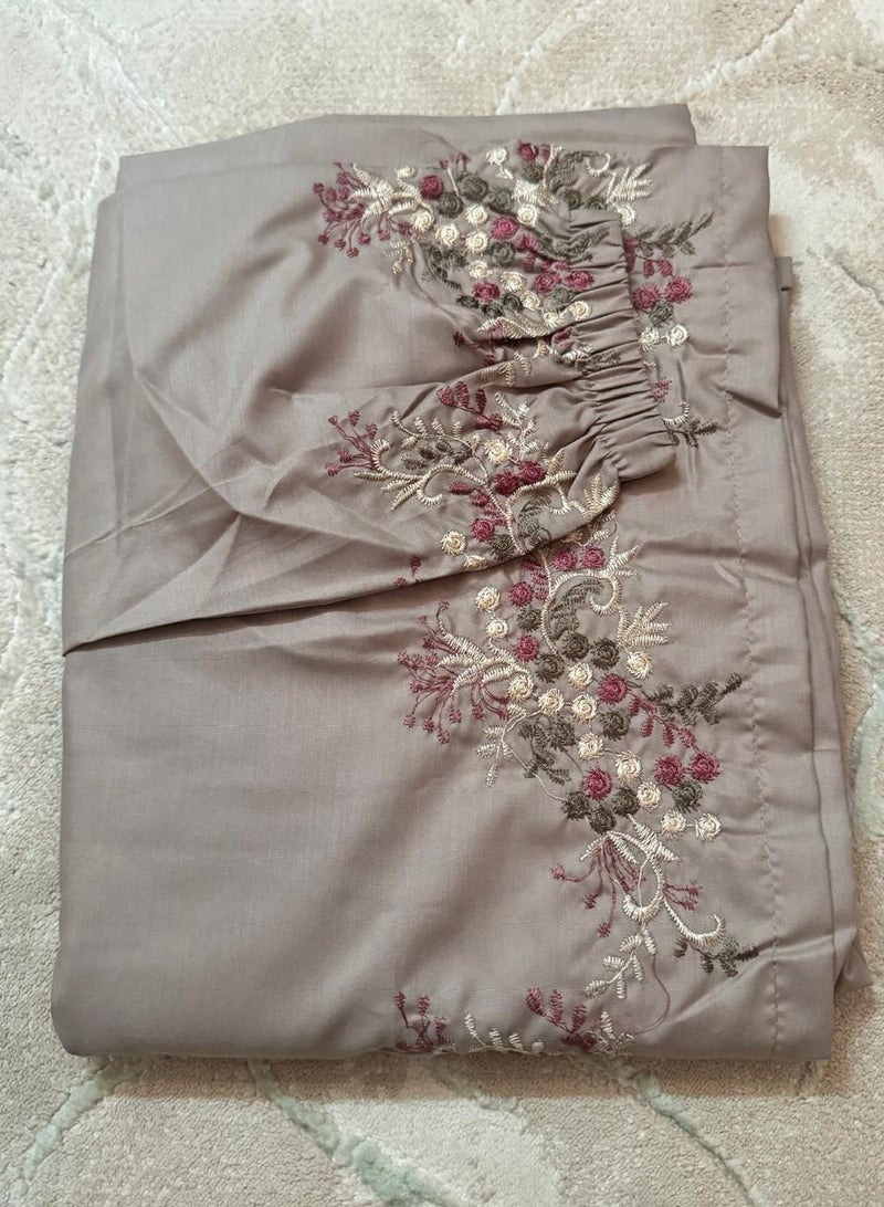 Wide and comfortable embroidered women's prayer sheet, excellent material (mared)  - Image 1