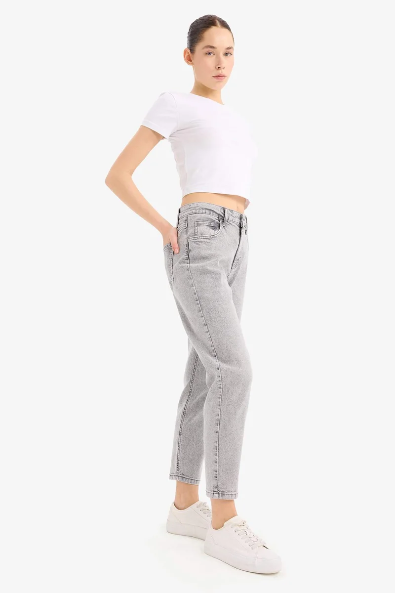 ديفاكتو Lina Comfort Mom Fit Normal Waist Straight Leg Jeans