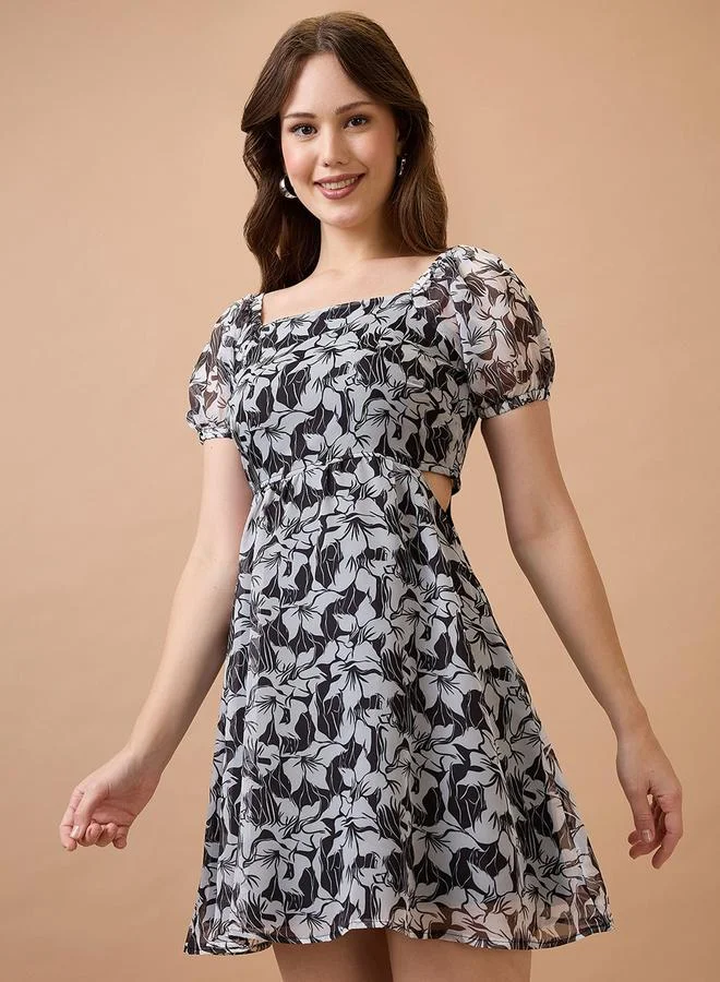 جلو باص فستان قصير بطبعة زهور بياقة مربعة