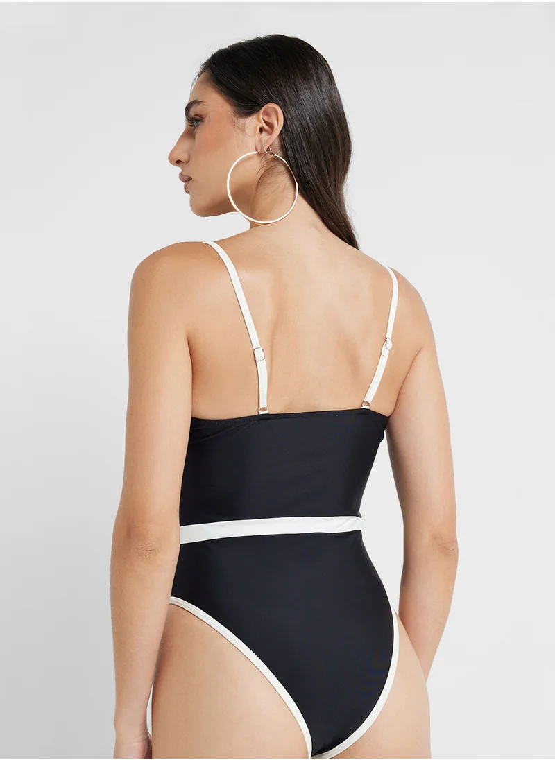 جينجر Strappy Colorblock Swimsuit