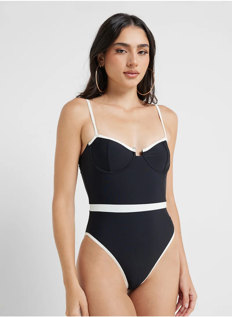 جينجر Strappy Colorblock Swimsuit