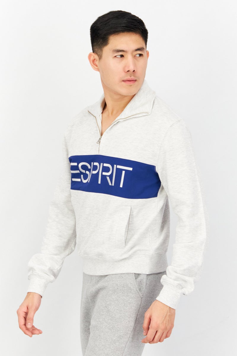 ESPRIT سويت شيرت رجالي بأكمام طويلة وياقة عالية مزخرفة، رمادي فاتح - Image 4