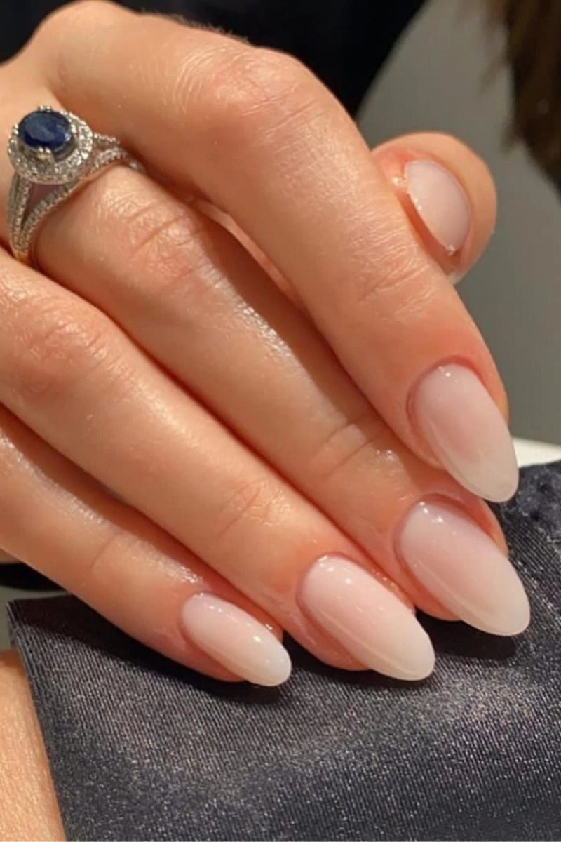 اظافر تركيب بشكل لوزي تحتوي العلبه على 24 ظفر مع مبرد اظافر و صمغ - Image 1