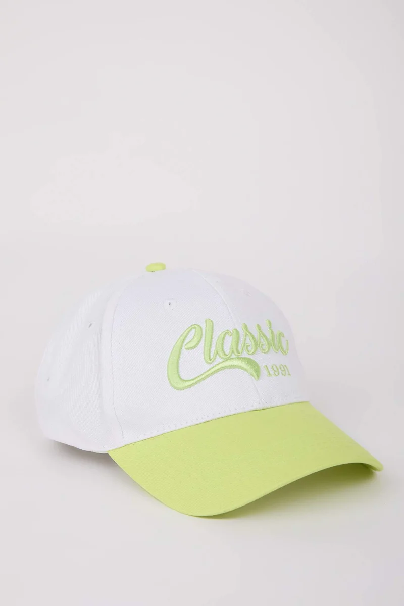 ديفاكتو Woman Label Printed Woven Baseball Cap