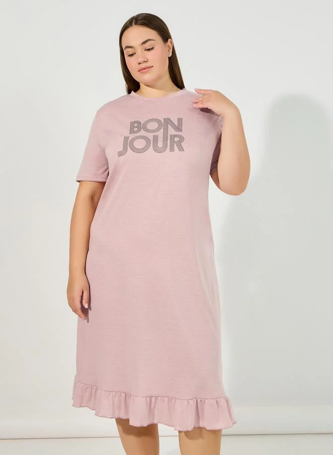 Styli Plus Size Bonjour Slogan Ruffle Hem Sleep T-Shirt Dress