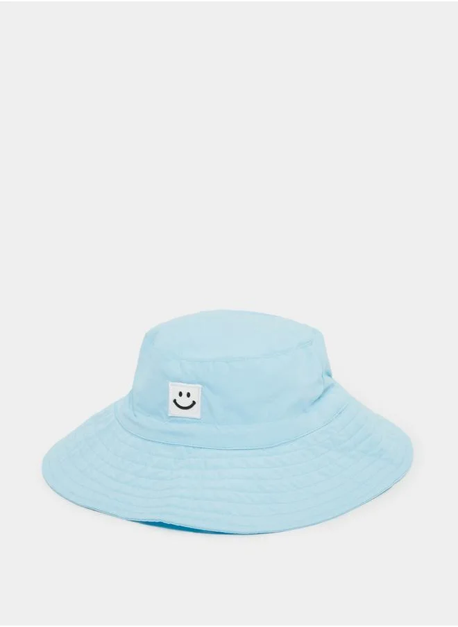 Styli Styli Solid Bucket Hat with Badge Details