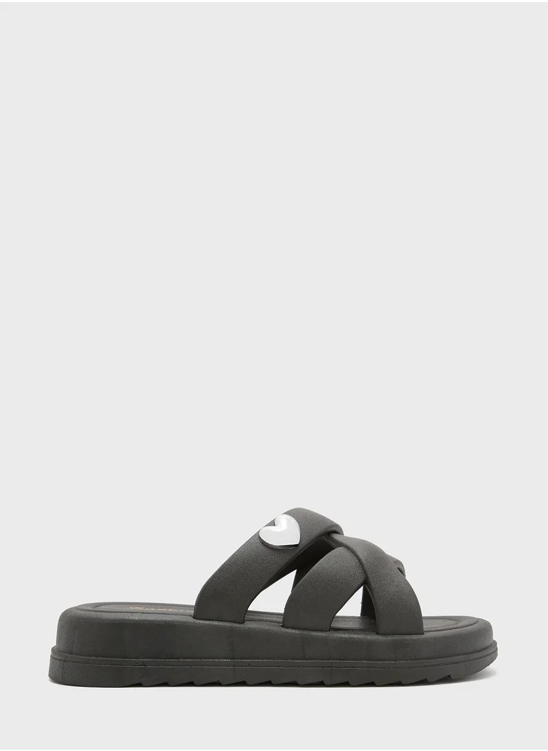 جينجر Crossover Strappy Slide With Heart