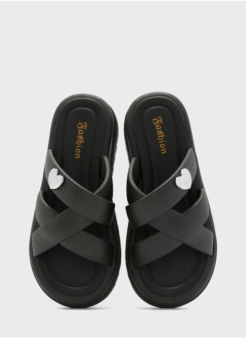 جينجر Crossover Strappy Slide With Heart