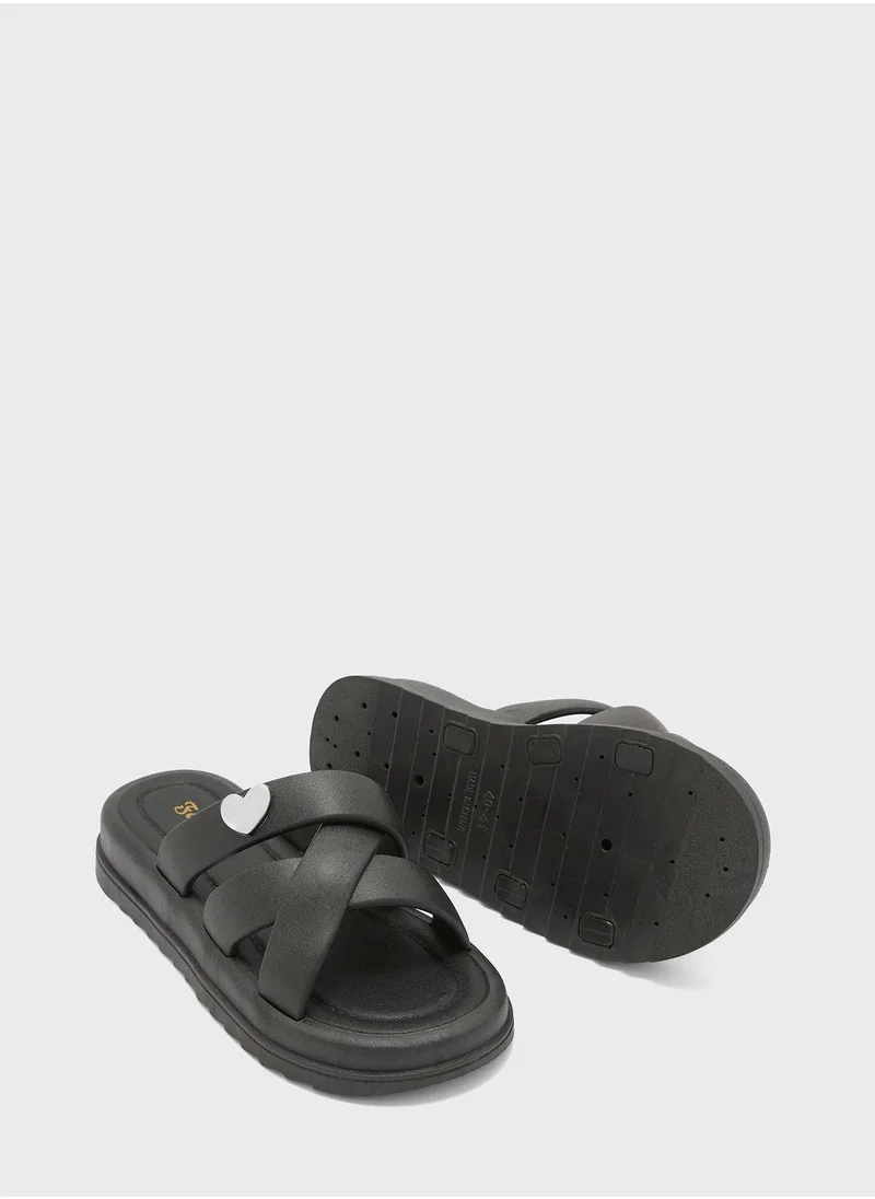 جينجر Crossover Strappy Slide With Heart