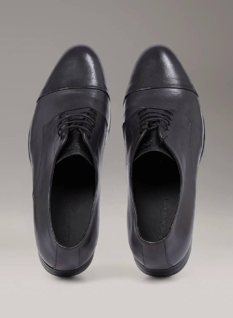 كالفن كلاين حذاء من الجلد برباط - Image 3