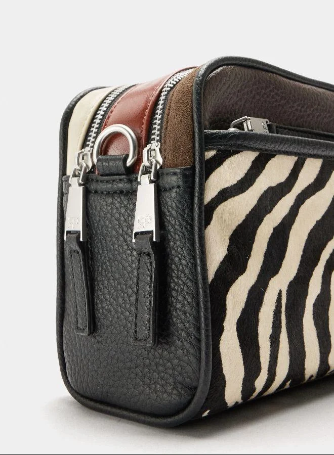 بارفوا حقيبة كروس بودي بتفاصيل جلدية