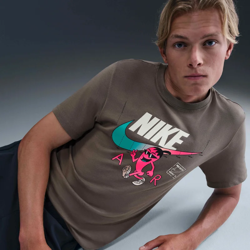 Nike Men's Sportswear Sole Food T-Shirt