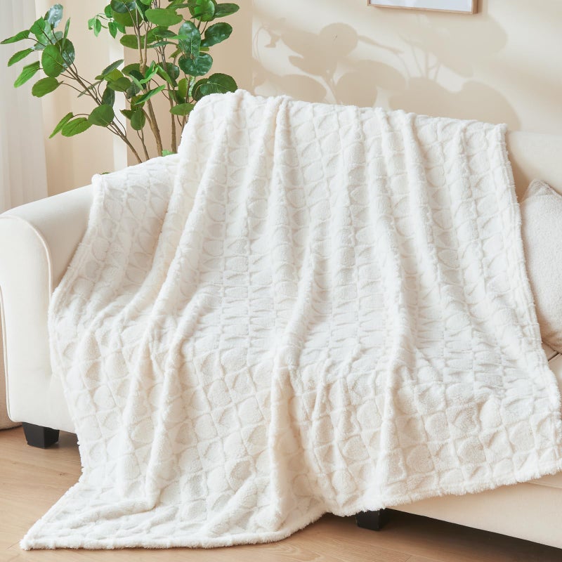 NEWCOSPLAY Super Soft Throw Blanket Off White Love Premium Silky Flannel Fleece 3D Heart Checkered Lightweight Bed Blanket All Season Use (Off White Love  Throw(50""x70"")) - Image 1