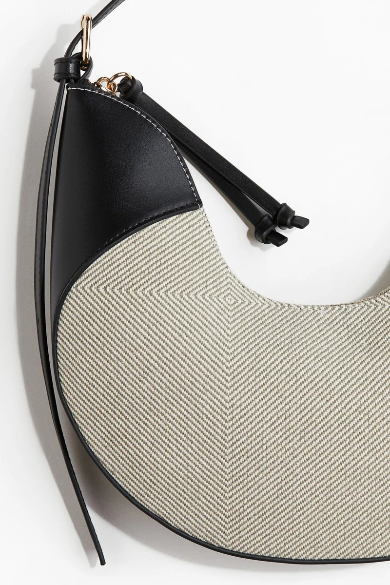 اتش اند ام حقيبة كتف على شكل حرف