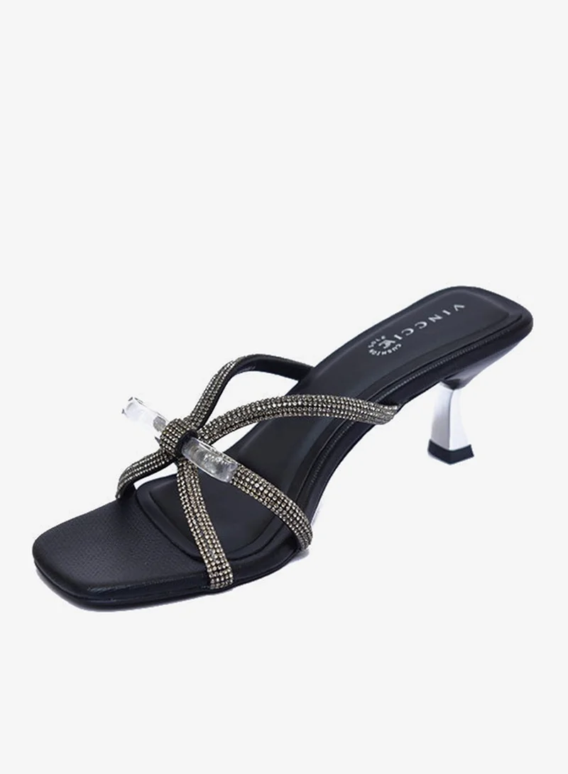 فينتشي صندل بكعب متوسط ​​وأشرطة متعددة