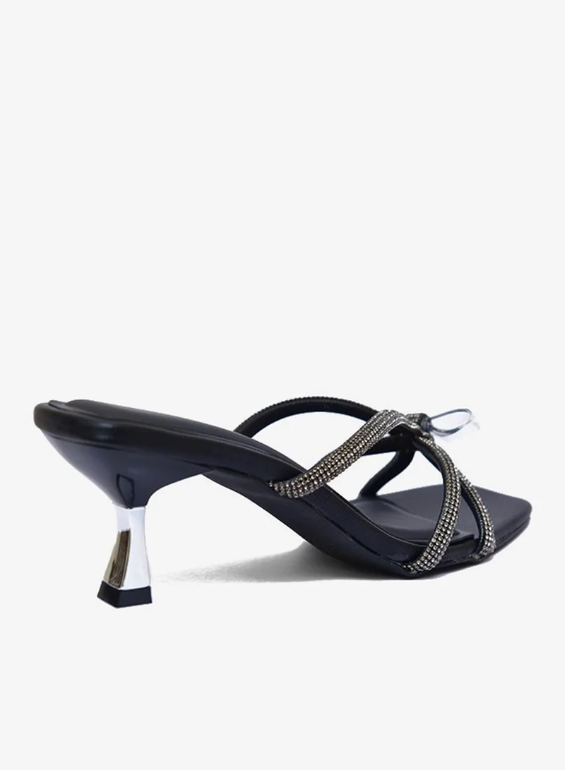 فينتشي صندل بكعب متوسط ​​وأشرطة متعددة