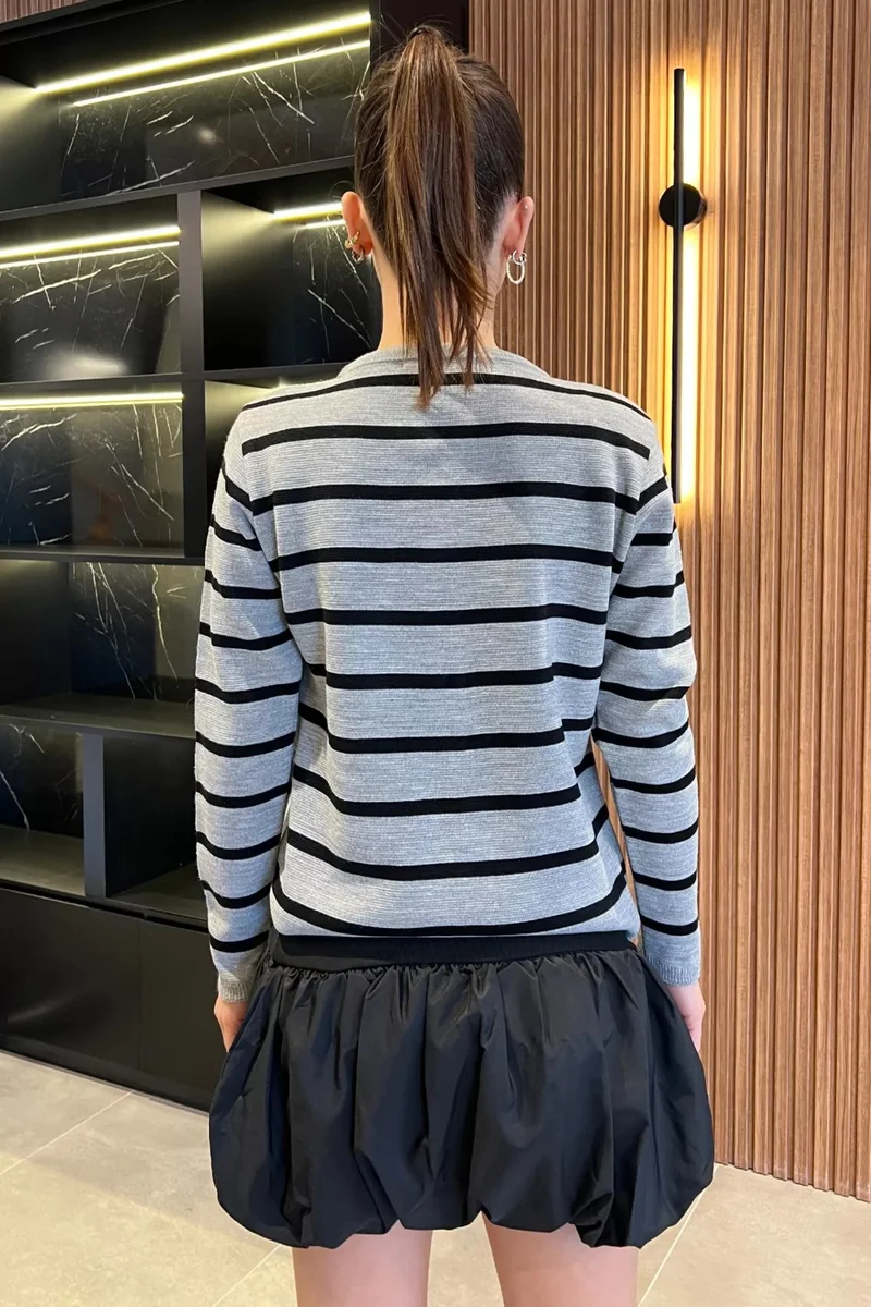 Gülseli Women's Front Buttoned Striped Patterned Knitwear Cardigan (S-M-L Size Compatible)