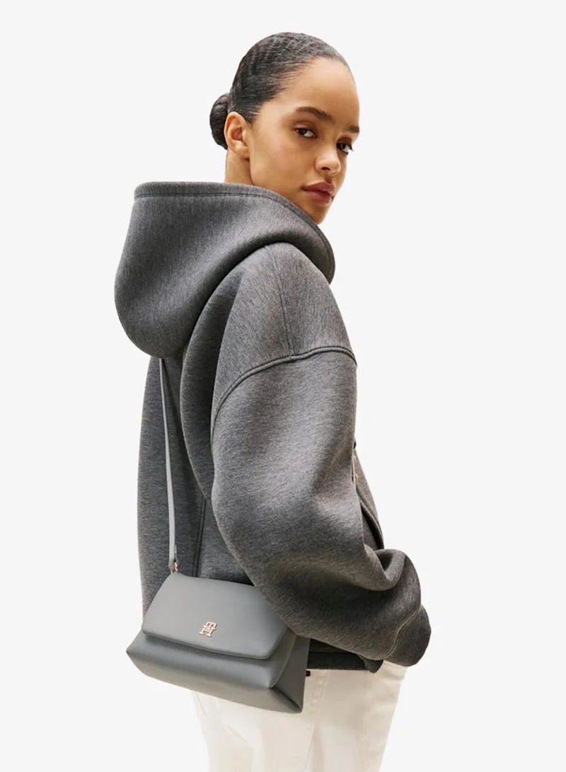 تومي هيلفيغر حقيبة كروس بودي عصرية أساسية