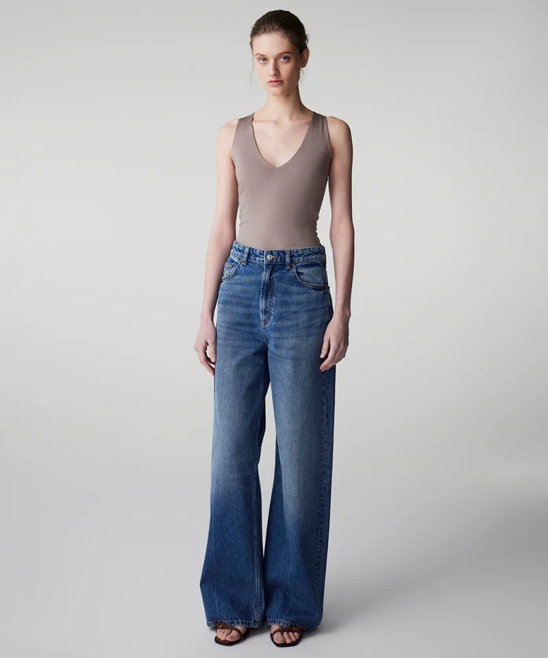 ابيكول V-Neck Basic T-Shirt