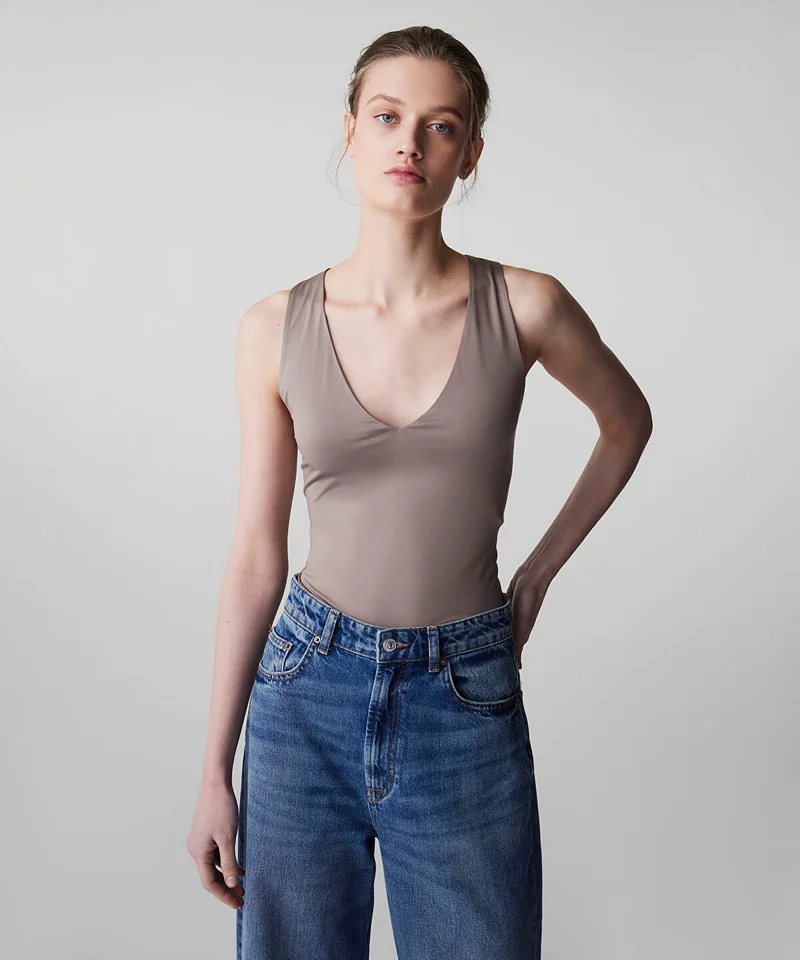 ابيكول V-Neck Basic T-Shirt
