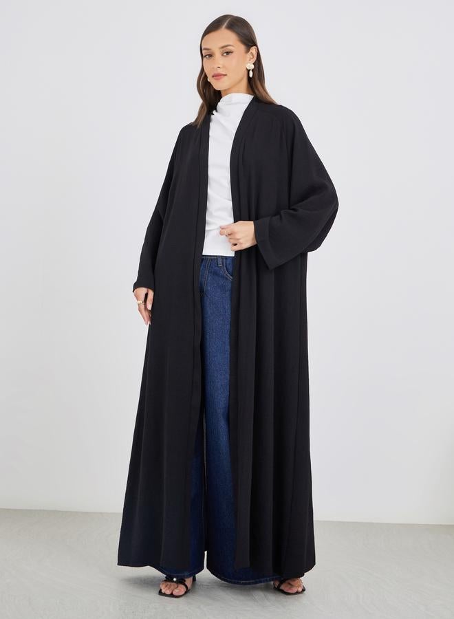 ستايلي عباية نسائية سوداء مجعدة بفتحة أمامية - Image 2