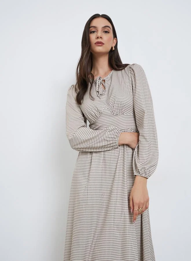 ستايلي فستان ميدي بطبعة نقاط وحافة واسعة