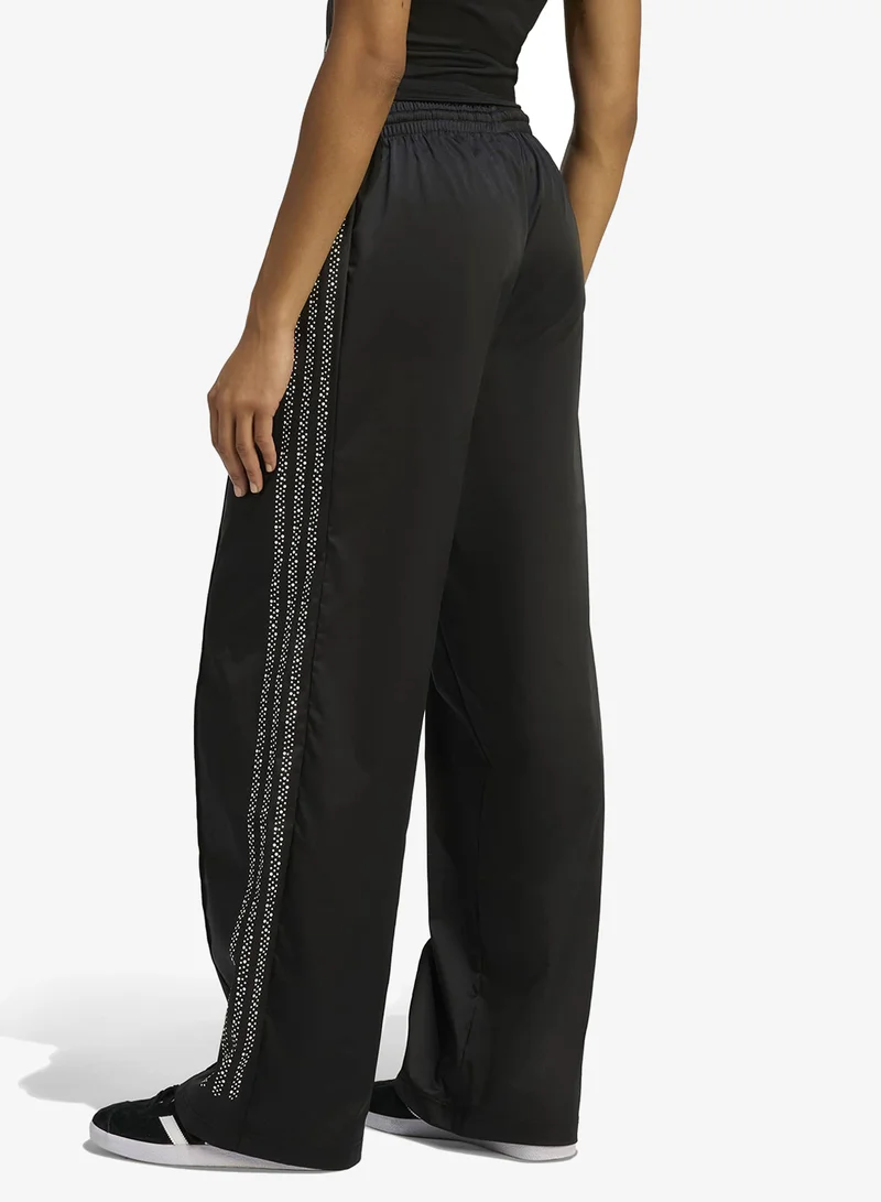 اديداس اوريجينالز بنطلون رياضي فضفاض بطبعة طائر النار اللؤلؤي